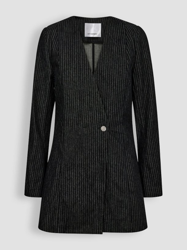 Ontdek de Enid katoenmix krijtstreep blazer van Co'Couture in de kleur zwart bij Orangebag. Op werkdagen voor 21:45 besteld, morgen in huis.