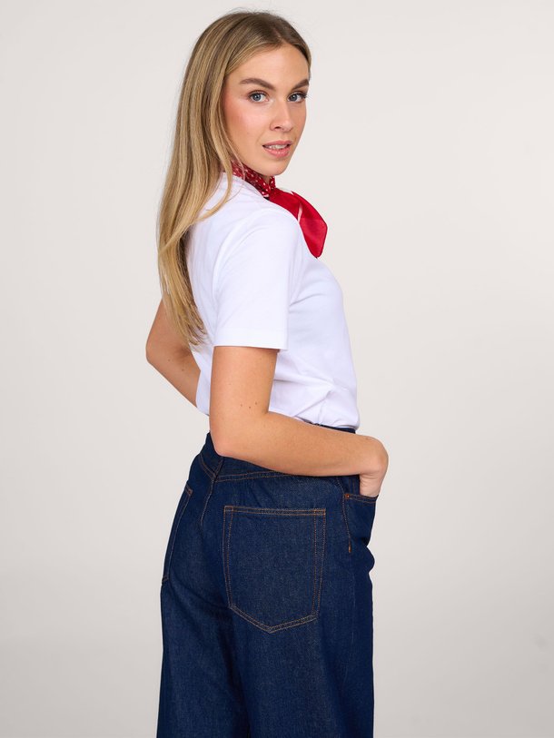 Ontdek de Jessica katoenen T-shirt van Denham in de kleur wit bij Orangebag. Op werkdagen voor 21:45 besteld, morgen in huis.