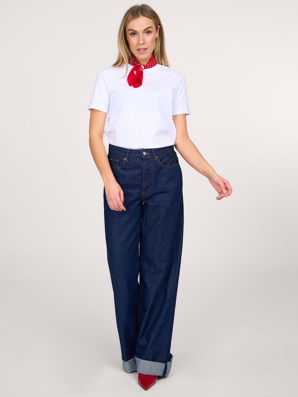 Ontdek de Jessica katoenen T-shirt van Denham in de kleur wit bij Orangebag. Op werkdagen voor 21:45 besteld, morgen in huis.