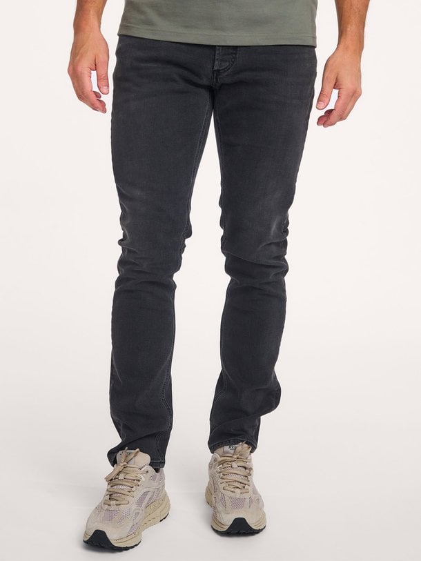 Denham Razor - Regular Waist Slim Fit Jeans - Antraciet Ontdek de Razor regular waist slim fit jeans van Denham in de kleur antraciet bij Orangebag. Op werkdagen voor 21:45 besteld, morgen in huis.