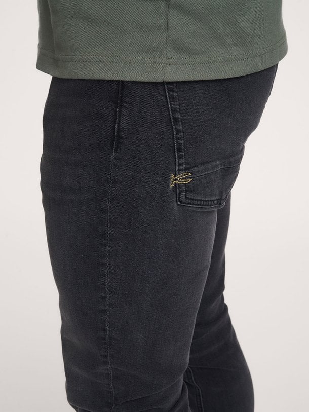 Denham Razor - Regular Waist Slim Fit Jeans - Antraciet Ontdek de Razor regular waist slim fit jeans van Denham in de kleur antraciet bij Orangebag. Op werkdagen voor 21:45 besteld, morgen in huis.