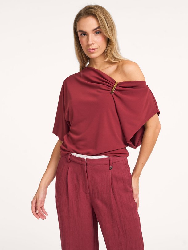 Ontdek de Gou geweven top van Dante 6 in de kleur Bordeauxrood bij Orangebag. Op werkdagen voor 21:45 besteld, morgen in huis.