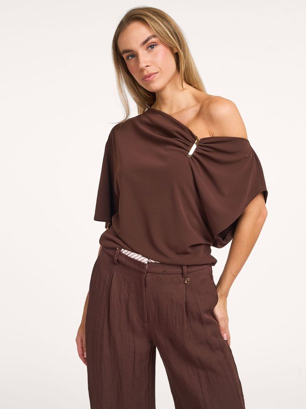 Ontdek de Gou geweven top van Dante 6 in de kleur Donkerbruin bij Orangebag. Op werkdagen voor 21:45 besteld, morgen in huis.