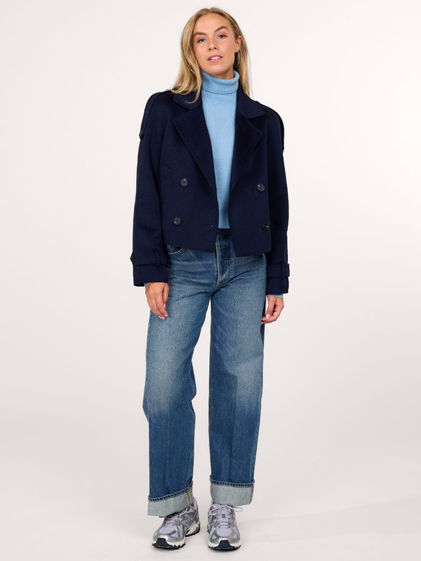 Ontdek de K011 Cashmere coltrui van Majestic Filatures in de kleur lichtblauw bij Orangebag. Op werkdagen voor 21:45 besteld, morgen in huis.