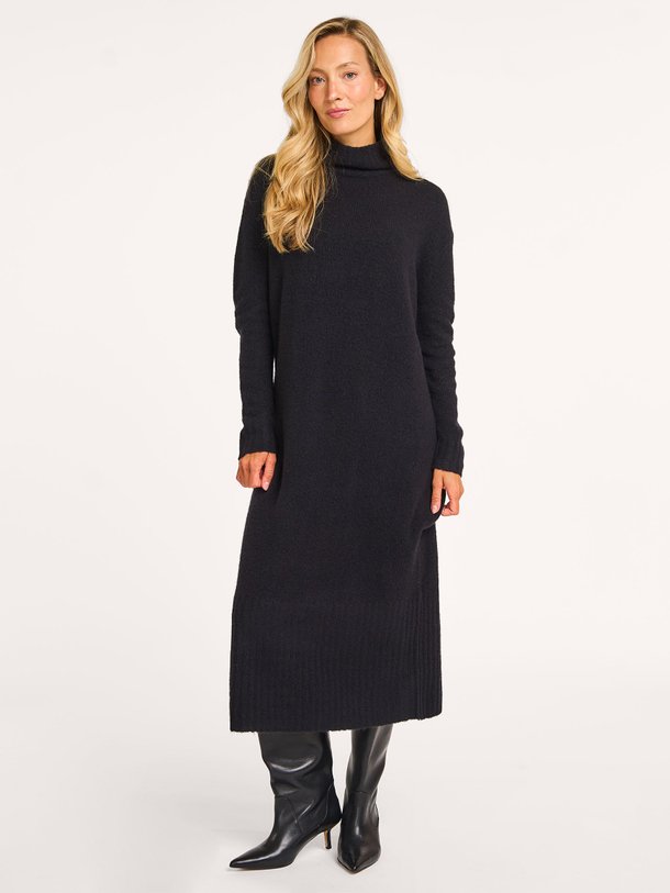 Ontdek de Domy wolmix jurk van American Vintage in de kleur zwart bij Orangebag. Op werkdagen voor 21:45 besteld, morgen in huis.