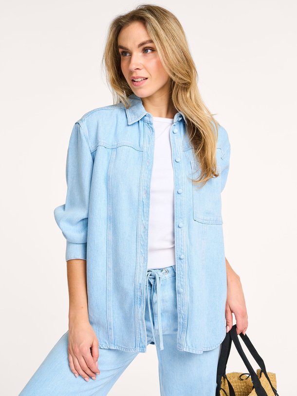 Ontdek de Irvin denim overshirt van Second Female in de kleur lichtblauw bij Orangebag. Op werkdagen voor 21:45 besteld, morgen in huis.