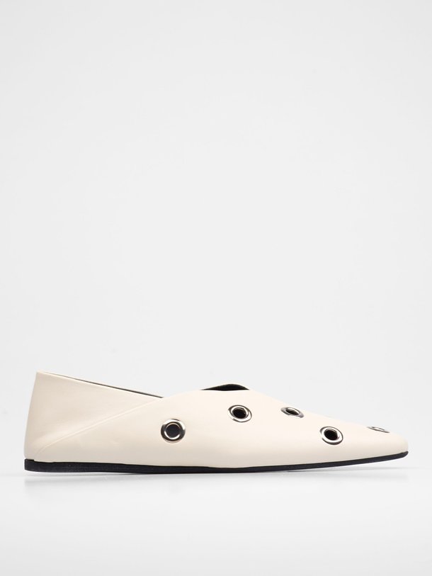 Ontdek de Lederen ballerina's met eyelets van Closed in de kleur ecru bij Orangebag. Op werkdagen voor 21:45 besteld, morgen in huis.