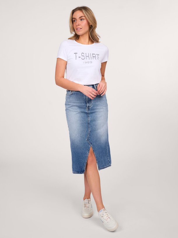 Ontdek de Hina denim rok van Denham in de kleur blauw bij Orangebag. Op werkdagen voor 21:45 besteld, morgen in huis.