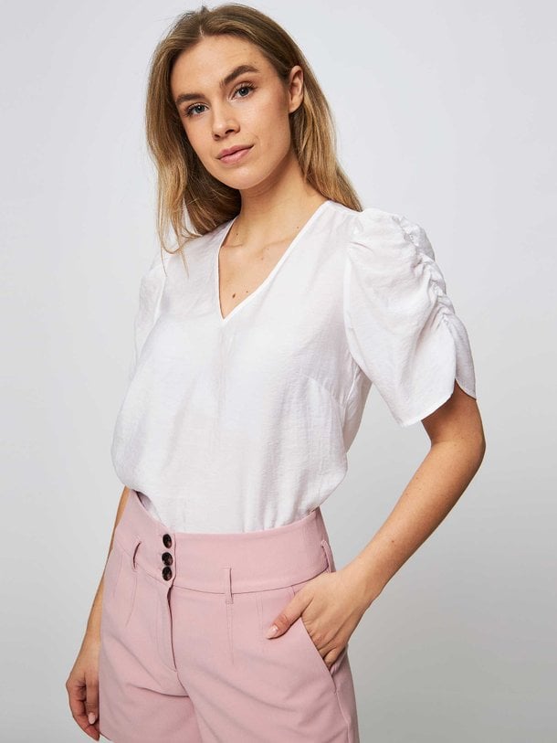 Ontdek de Lyza modalmix top van Dante 6 in de kleur wit bij Orangebag. Op werkdagen voor 21:45 besteld, morgen in huis.