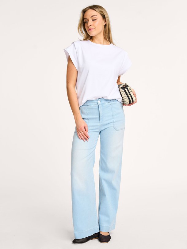 Ontdek de Sanne high waist wide leg stretch jeans van Lois in de kleur lichtblauw bij Orangebag. Op werkdagen voor 21:45 besteld, morgen in huis.