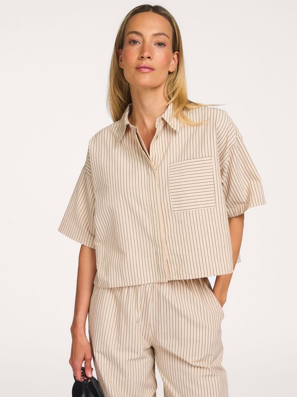 Ontdek de Clodia, katoenmix blouse van Ruby Tuesday bij Orangebag. Op werkdagen voor 21:45 besteld, morgen in huis.