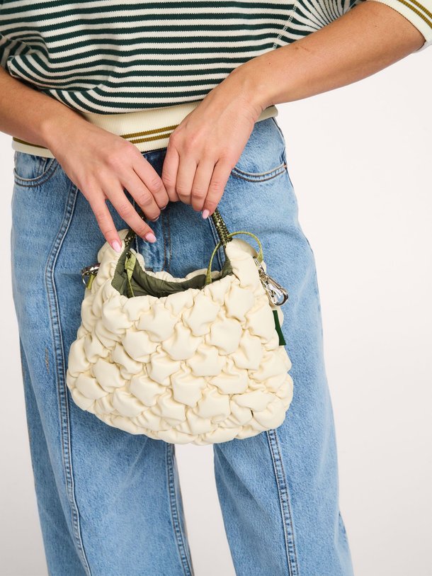 Ontdek de Helcro leatherlook schouder-/handtas van Bellerose in de kleur Crème bij Orangebag. Op werkdagen voor 21:45 besteld, morgen in huis.