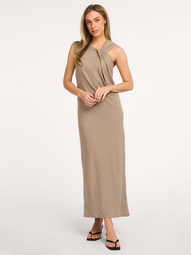 Ontdek de M497 katoen/linnenmix jurk van Majestic Filatures in de kleur Zand bij Orangebag. Op werkdagen voor 21:45 besteld, morgen in huis.