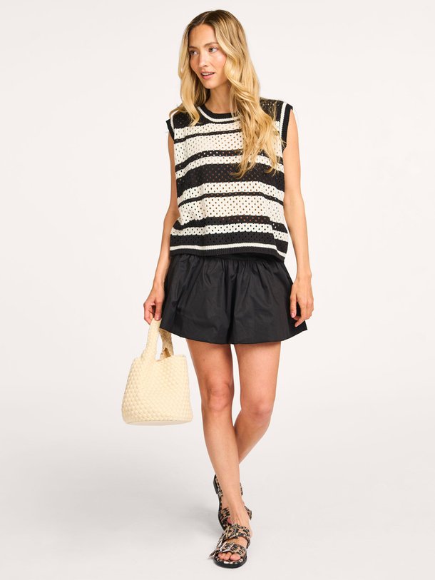 Ontdek de Poppy katoenmix poplin balloon rok van Co'Couture in de kleur zwart bij Orangebag. Op werkdagen voor 21:45 besteld, morgen in huis.