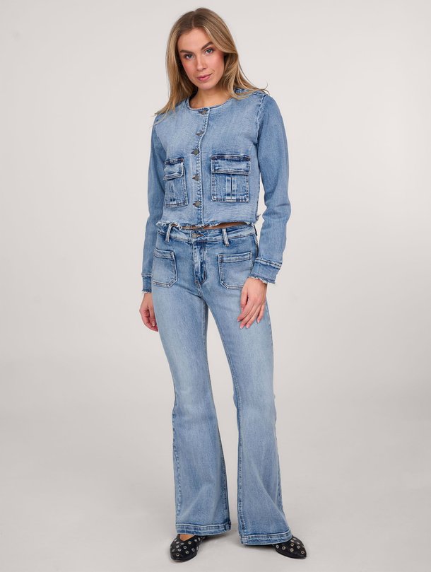 Ontdek de Dango high waist flared fit stretch jeans van My Essential Wardrobe in de kleur blauw bij Orangebag. Op werkdagen voor 21:45 besteld, morgen in huis.