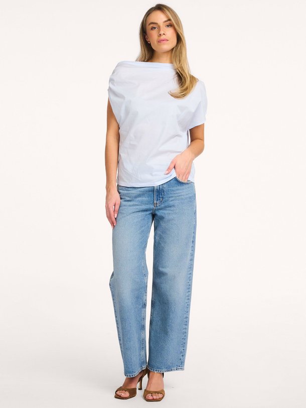 Ontdek de Feline katoenen asymmetrische top van Nathalie Vleeschouwer in de kleur Lichtblauw bij Orangebag. Op werkdagen voor 21:45 besteld, morgen in huis.