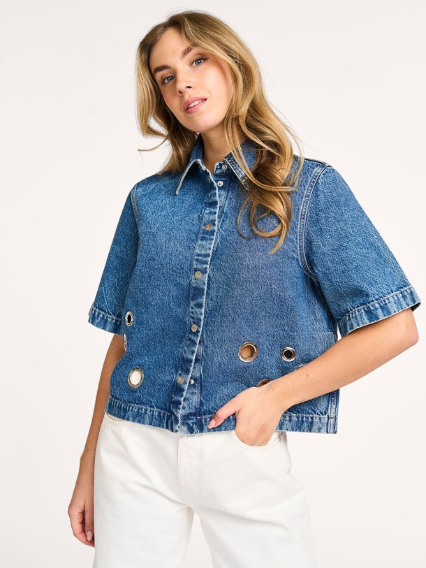 Ontdek de Denim blouse met eyelets van Closed in de kleur blauw bij Orangebag. Op werkdagen voor 21:45 besteld, morgen in huis.