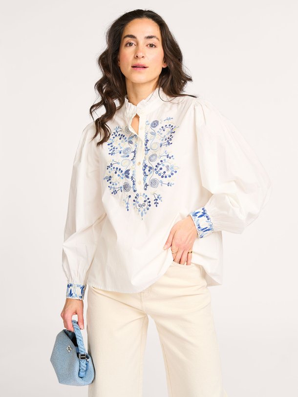 Ontdek de Swirling katoenen top van Louizon in de kleur ecru bij Orangebag. Op werkdagen voor 21:45 besteld, morgen in huis.