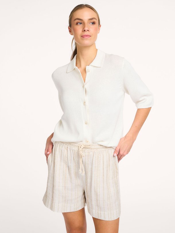 Ontdek de Yoshi katoenmix vest van Knit-ted in de kleur Wit bij Orangebag. Op werkdagen voor 21:45 besteld, morgen in huis.