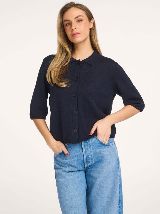 Ontdek de Yoshi katoen/linnenmix vest van Knit-ted in de kleur Donkerblauw bij Orangebag. Op werkdagen voor 21:45 besteld, morgen in huis.