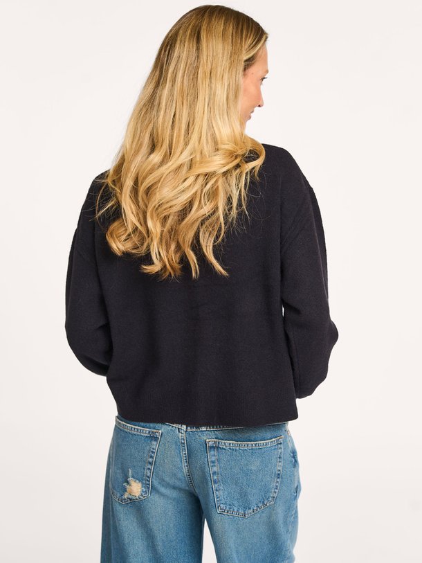 Ontdek de Damsville wolmix vest van American Vintage in de kleur zwart bij Orangebag. Op werkdagen voor 21:45 besteld, morgen in huis.