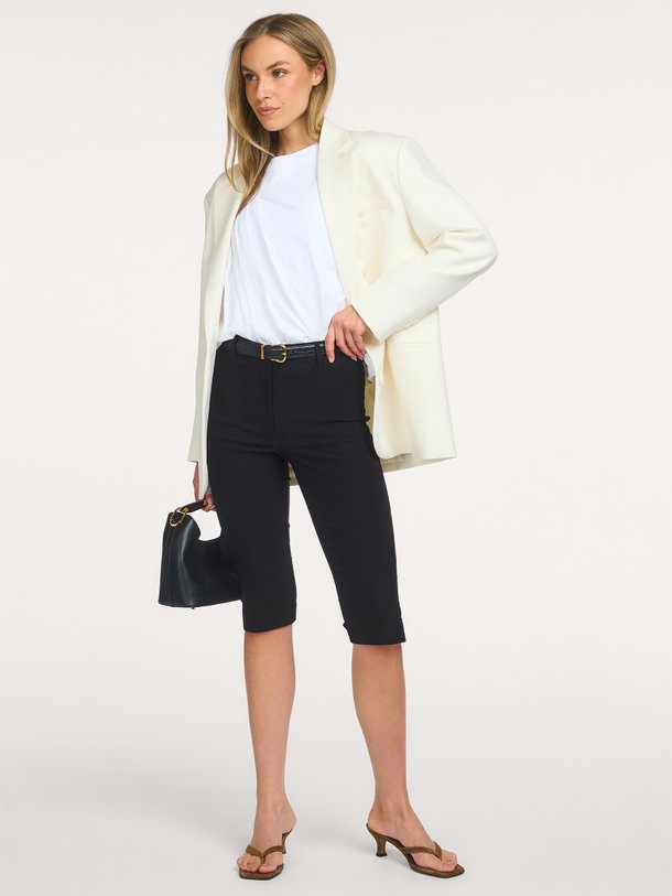 Karen By Simonsen Viben Capri Pants Ontdek de Viben Capri Pants van Karen By Simonsen bij Orangebag. Op werkdagen voor 21:45 besteld, morgen in huis.