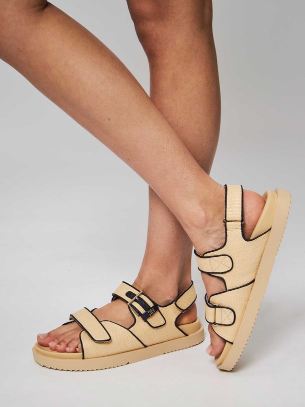 Ontdek de Rafia sandalen van Tommy Hilfiger in de kleur crème bij Orangebag. Op werkdagen voor 21:45 besteld, morgen in huis.
