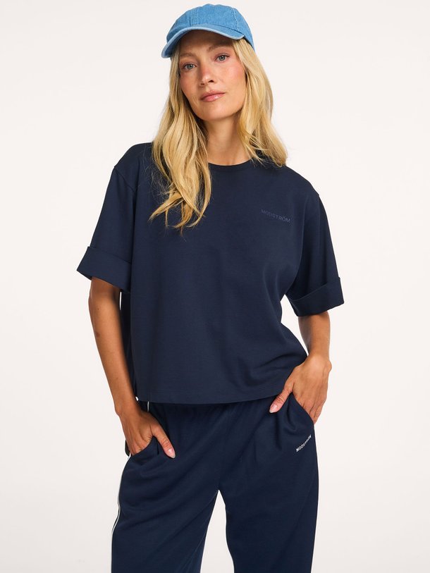 Ontdek de Pataya organic cotton T-shirt van Modstrom in de kleur Donkerblauw bij Orangebag. Op werkdagen voor 21:45 besteld, morgen in huis.