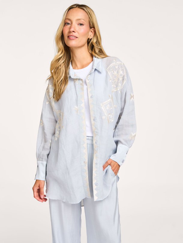 Ontdek de Viscosemix blouse met borduursel van Greek Archaic Kori in de kleur lichtgrijs bij Orangebag. Op werkdagen voor 21:45 besteld, morgen in huis.