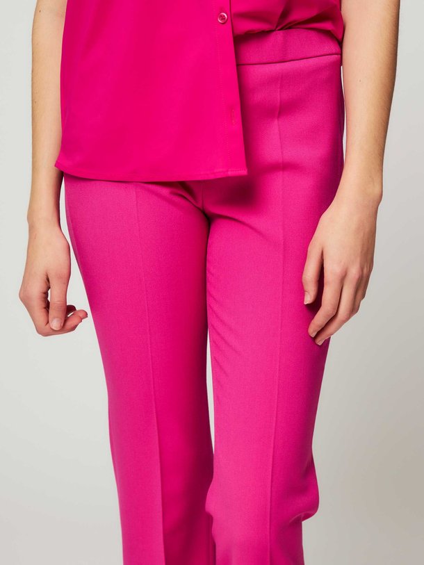 Ontdek de viscosemix flared fit broek van Trvl Drss in de kleur fuchsia bij Orangebag. Op werkdagen voor 21:45 besteld, morgen in huis.
