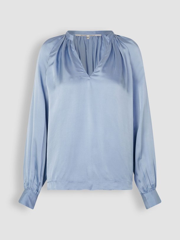 Ontdek de Noma viscose top met structuur van Second Female in de kleur lichtblauw bij Orangebag. Op werkdagen voor 21:45 besteld, morgen in huis.