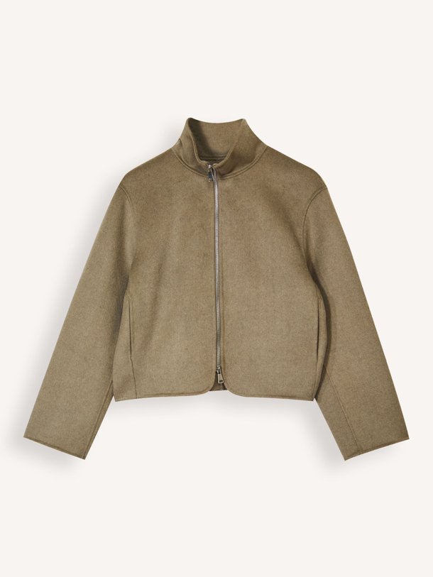 Ontdek de Gianna wolmix jack van Alter Ego in de kleur Groen/bruin bij Orangebag. Op werkdagen voor 21:45 besteld, morgen in huis.