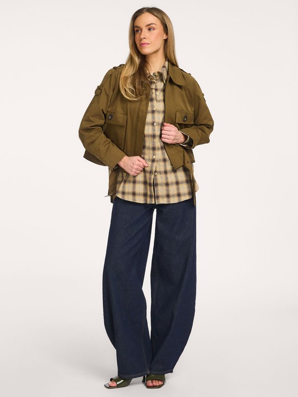 Ontdek de Lyon katoenmix jack van My Essential Wardrobe in de kleur Mosgroen bij Orangebag. Op werkdagen voor 21:45 besteld, morgen in huis.