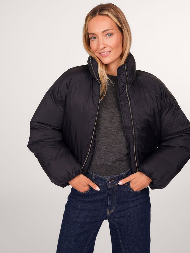 Ontdek de Joni gewatteerde jas van Modstrom in de kleur zwart bij Orangebag. Op werkdagen voor 21:45 besteld, morgen in huis.