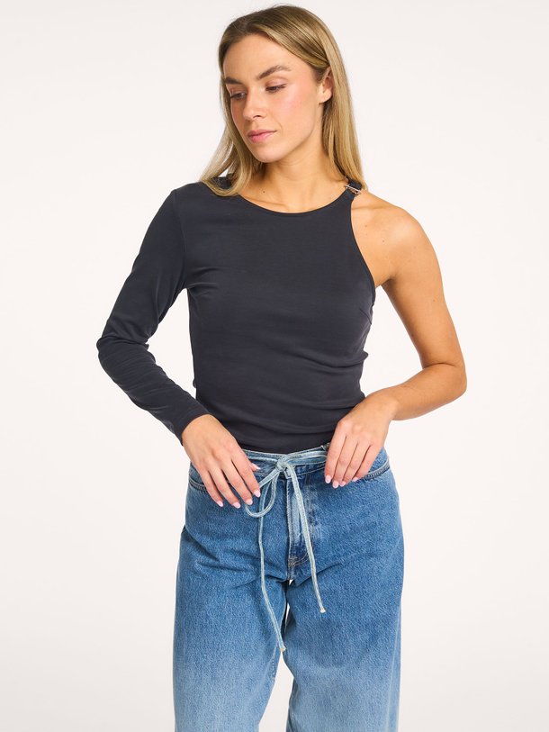 Ontdek de Sasusanna modalmix top van Samsoe Samsoe in de kleur Zwart bij Orangebag. Op werkdagen voor 21:45 besteld, morgen in huis.