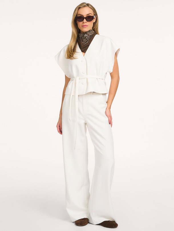 Ontdek de Lazlo viscosemix blouse van Suncoo in de kleur Off-white bij Orangebag. Op werkdagen voor 21:45 besteld, morgen in huis.