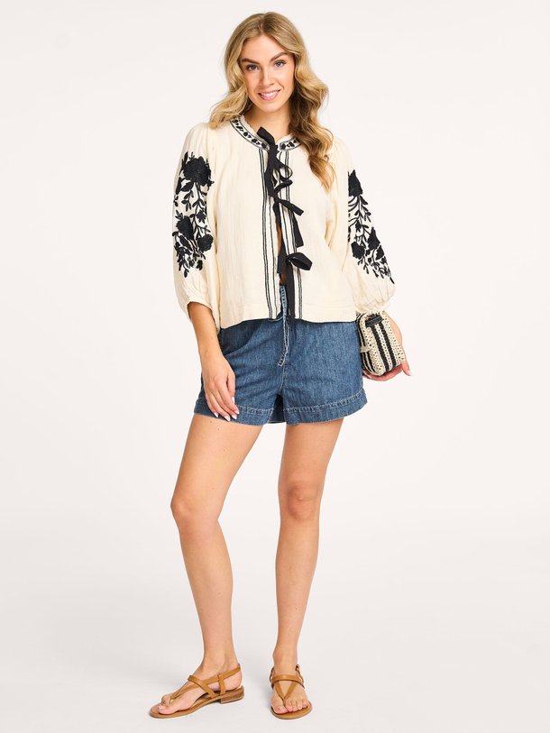 Ontdek de Denim short van Summum in de kleur donkerblauw bij Orangebag. Op werkdagen voor 21:45 besteld, morgen in huis.