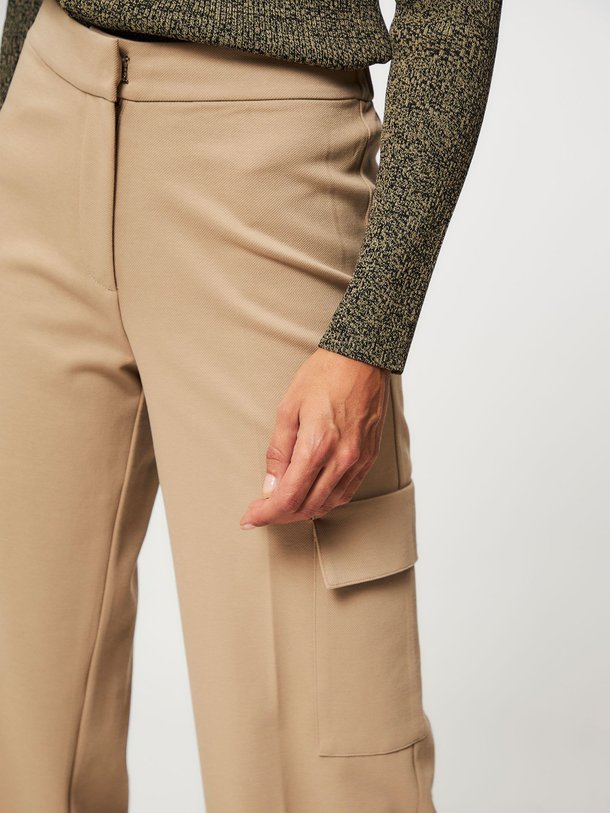 Ontdek de Inessa katoenmix cargo broek van Notes du Nord in de kleur zand bij Orangebag. Op werkdagen voor 21:45 besteld, morgen in huis.