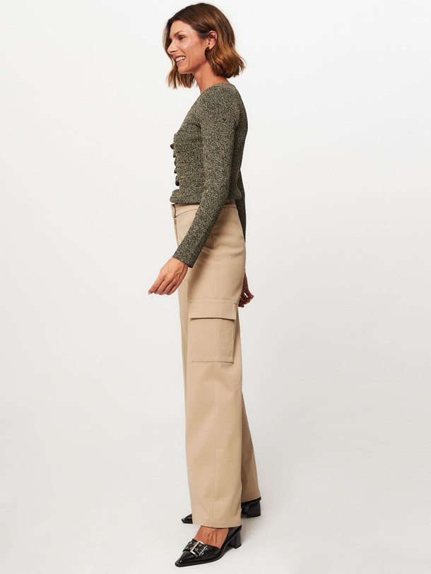 Ontdek de Inessa katoenmix cargo broek van Notes du Nord in de kleur zand bij Orangebag. Op werkdagen voor 21:45 besteld, morgen in huis.