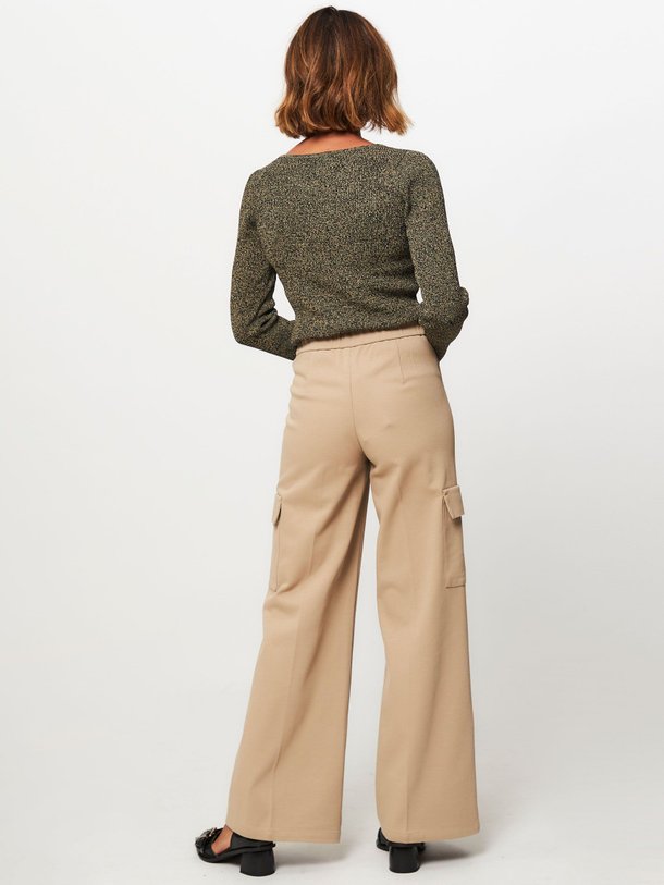 Ontdek de Inessa katoenmix cargo broek van Notes du Nord in de kleur zand bij Orangebag. Op werkdagen voor 21:45 besteld, morgen in huis.