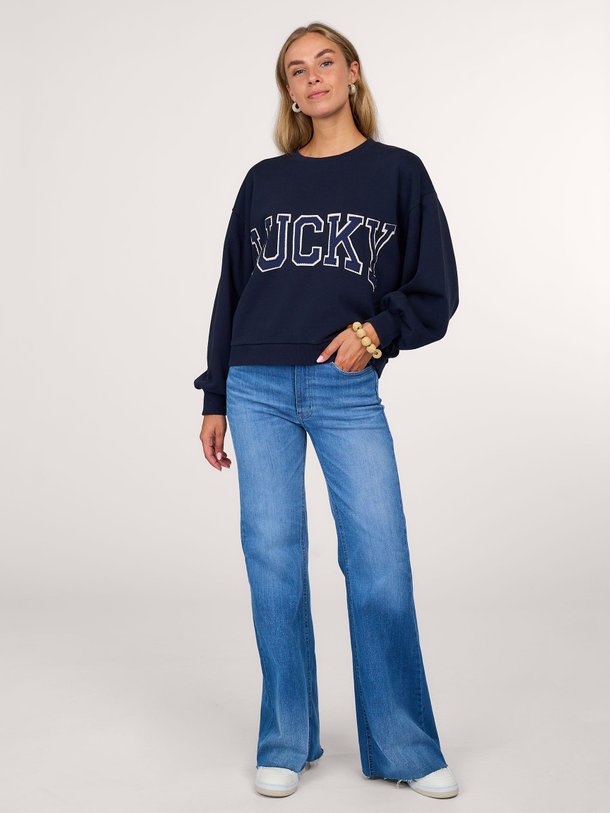 Ontdek de Bibi organic cotton sweater van By-Bar in de kleur donkerblauw bij Orangebag. Op werkdagen voor 21:45 besteld, morgen in huis.