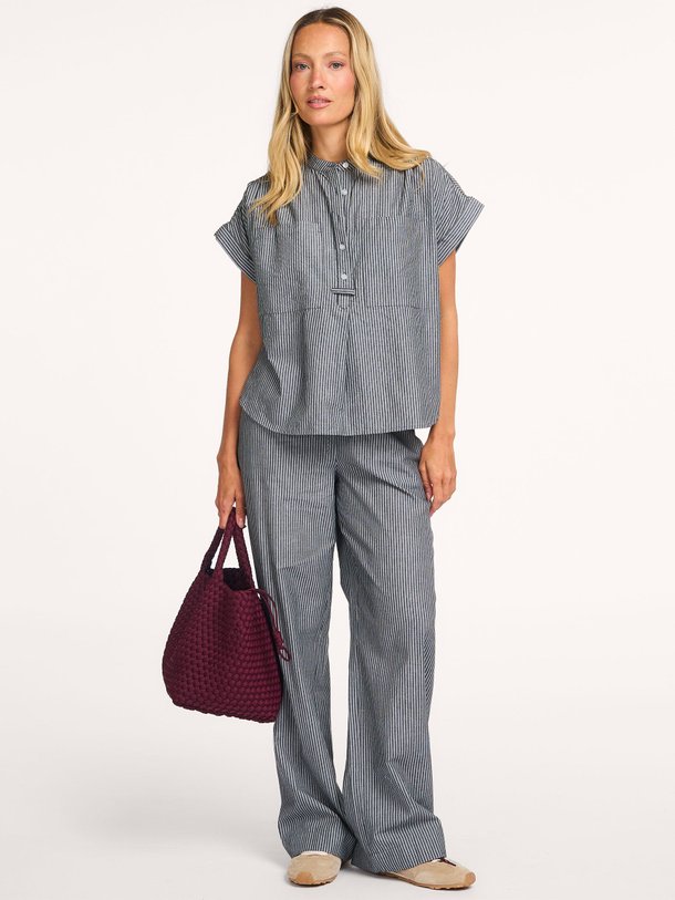 Ontdek de Valentin organic cotton gestreepte broek van Modstrom in de kleur Grijs bij Orangebag. Op werkdagen voor 21:45 besteld, morgen in huis.