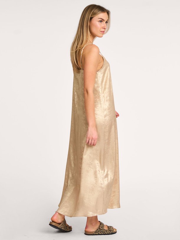 Ontdek de Bibi geweven metallic maxi jurk van Knit-ted in de kleur goudkleur bij Orangebag. Op werkdagen voor 21:45 besteld, morgen in huis.