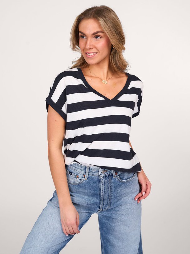 Ontdek de M456 Organic cotton gestreept T-shirt van Majestic Filatures in de kleur donkerblauw bij Orangebag. Op werkdagen voor 21:45 besteld, morgen in huis.