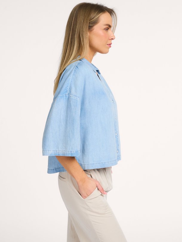 Ontdek de Alvar denim blouse van Modstrom in de kleur Blauw bij Orangebag. Op werkdagen voor 21:45 besteld, morgen in huis.