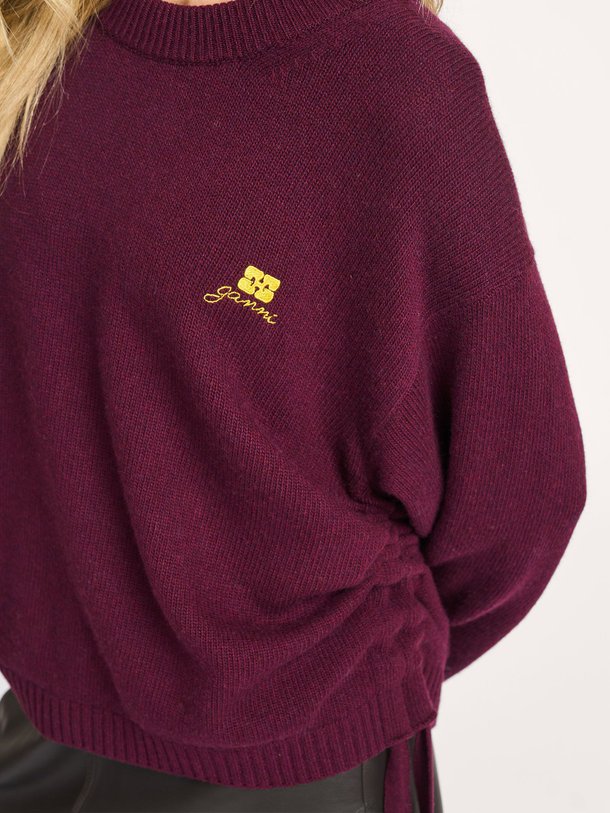 Ontdek de Wol/viscosemix trui van Ganni in de kleur bordeauxrood bij Orangebag. Op werkdagen voor 21:45 besteld, morgen in huis.