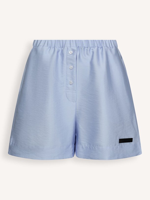 Ontdek de Breeze katoenmix short van Haute L'Amitié in de kleur lichtblauw bij Orangebag. Op werkdagen voor 21:45 besteld, morgen in huis.