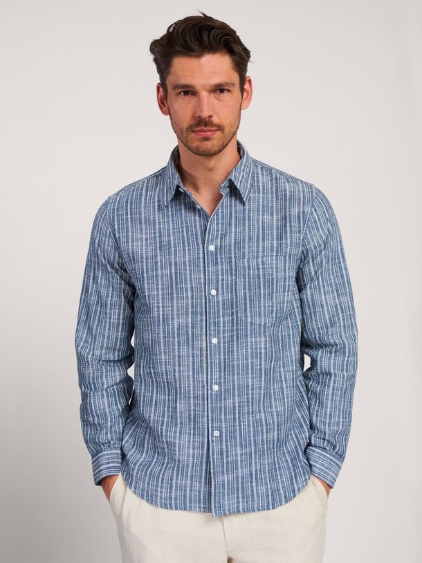 Ontdek de Liam katoenen/linnenmix overhemd van Samsoe Samsoe in de kleur blauw bij Orangebag. Op werkdagen voor 21:45 besteld, morgen in huis.
