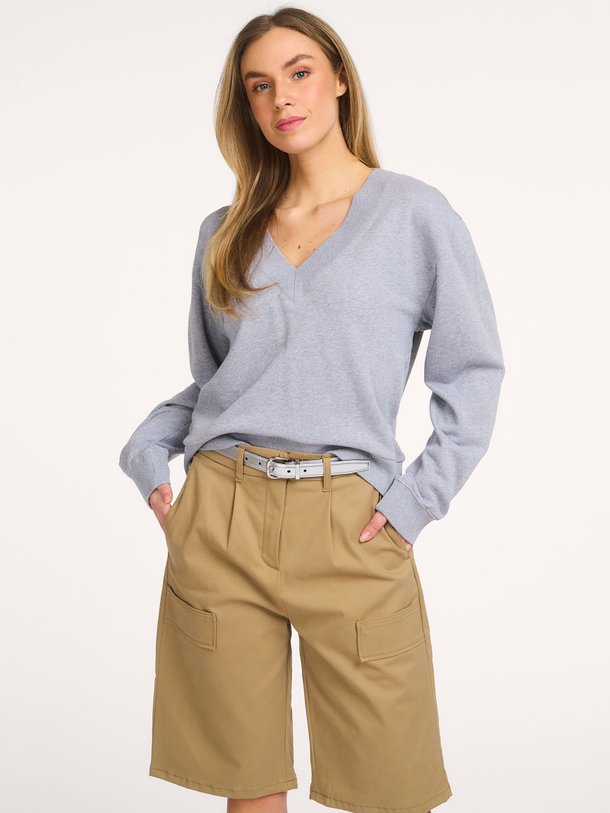 Ontdek de Camila katoenmix sweater van Club L`avenir in de kleur Grijs bij Orangebag. Op werkdagen voor 21:45 besteld, morgen in huis.