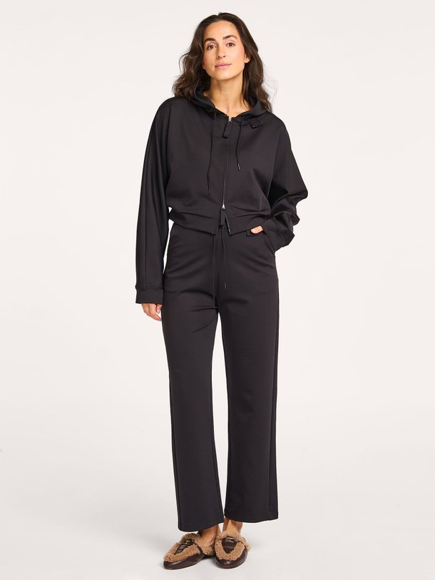 Ontdek de Vespi katoenmix broek van Iro in de kleur Zwart bij Orangebag. Op werkdagen voor 21:45 besteld, morgen in huis.